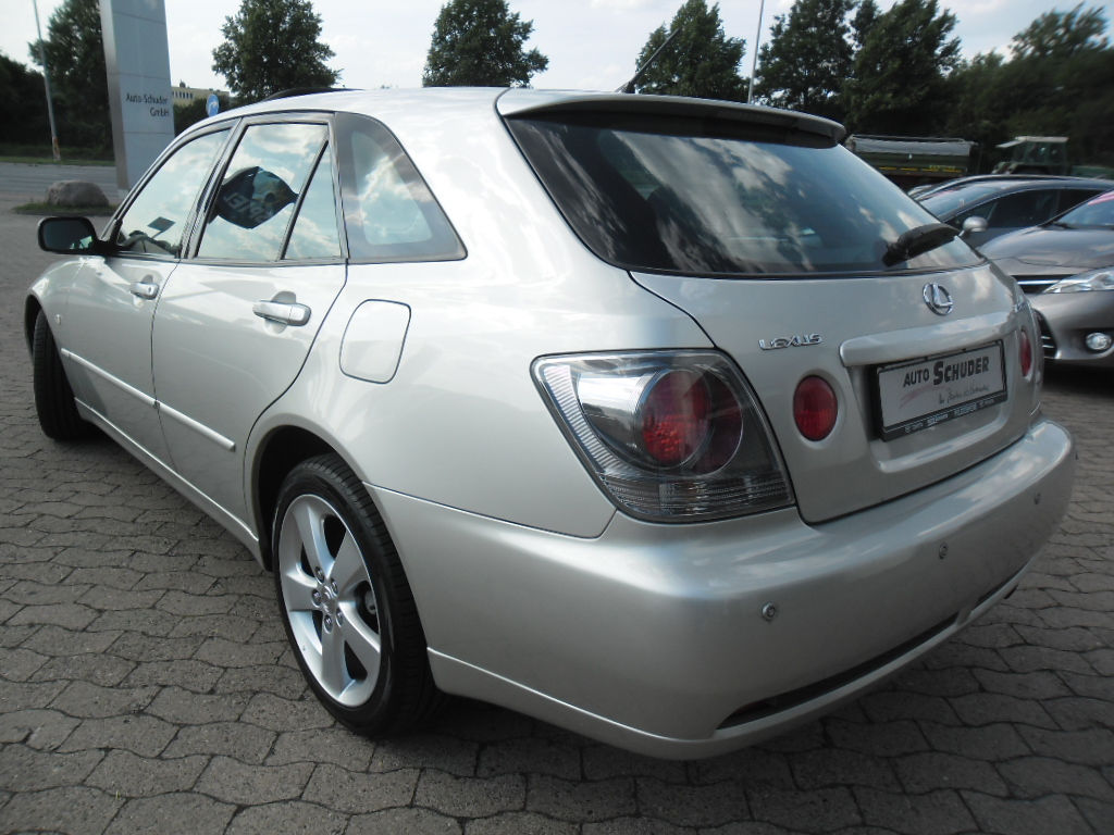 Left hand drive LEXUS IS 200 2.0 SPORTRCROSS